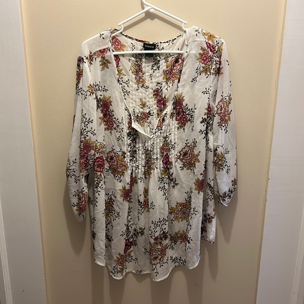 Torrid size 3 floral shirt